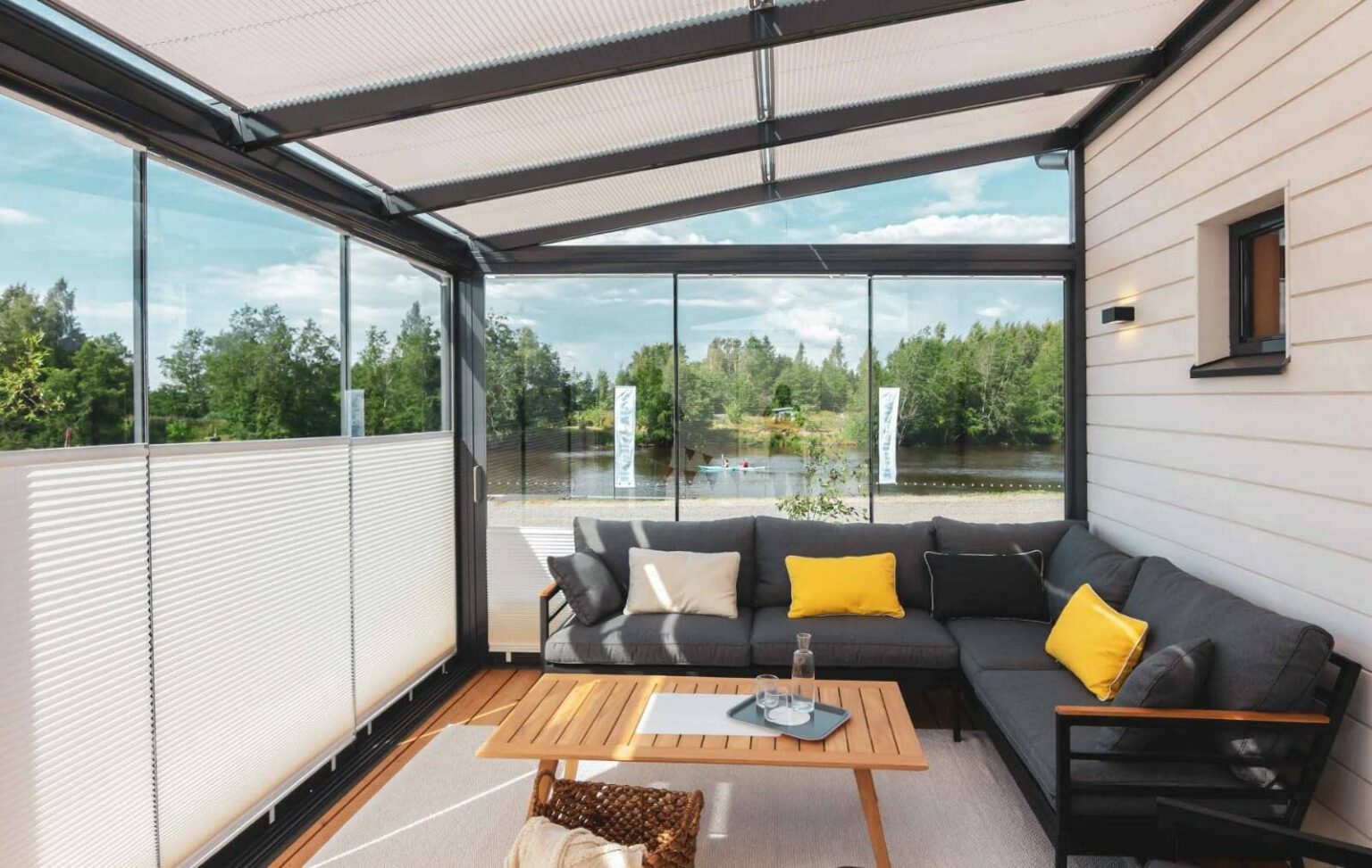 Cortinas de cristal Lumon en terraza todo el año