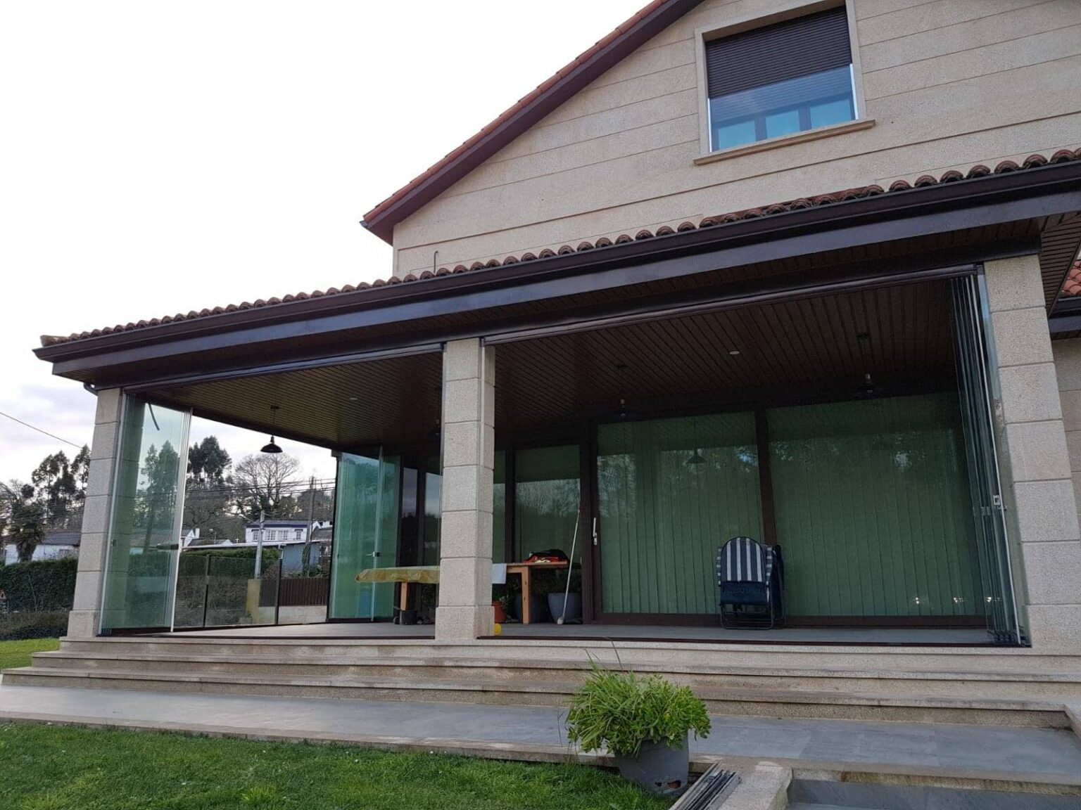 Cerramiento integral de porche en Sada